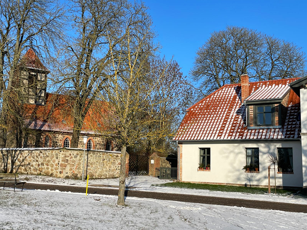 Winter in Schlepkow an der Kirche